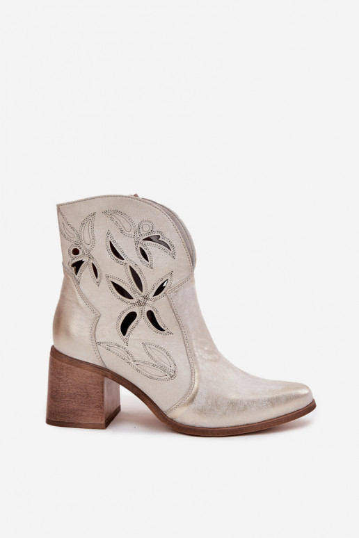 Dámske čižmy s prvkami prelamovaniaZapnutéturalnej Skóry s podpätkami Zazoo 3690 zlatej farby Przecierany Dámske čižmy s prvkami prelamovaniaZapnutéturalnej Skóry s podpätkami Zazoo 3690 zlatej farby Przecierany