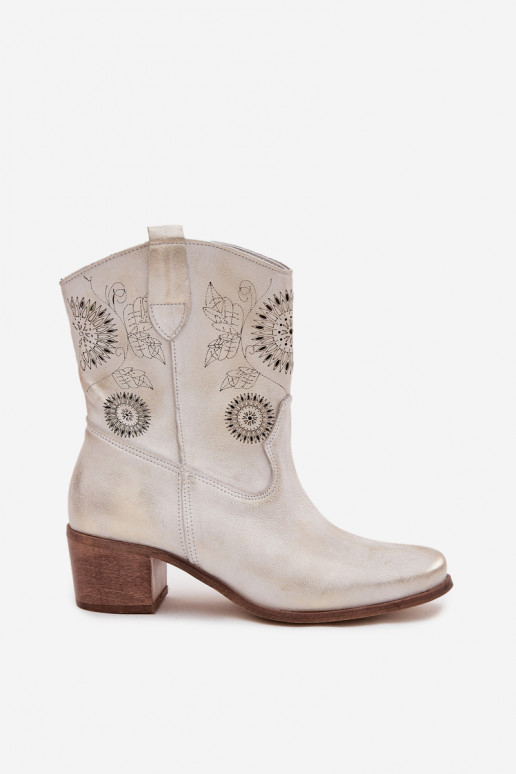 zo semišu Kožené Dámske čižmy s prvkami prelamovania s podpätkami Zazoo 3844 zlatej farby Przecierany