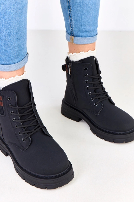 Čierne teplé traperky z matnej umelej...