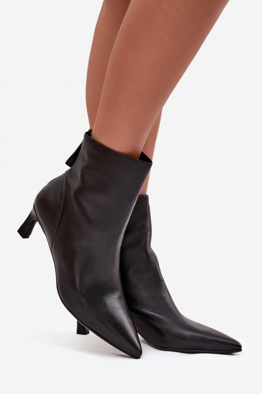 Dámske čižmyZapnutéturalnej Skóry s podpätkami D&A CR52-661 čierna