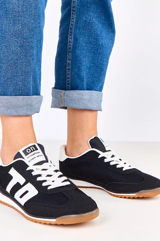 Čierne športové topánky s bielymi...