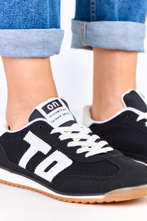 Čierne športové topánky s bielymi...