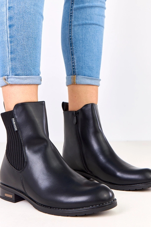 Čierne členkové topánky na plochom...