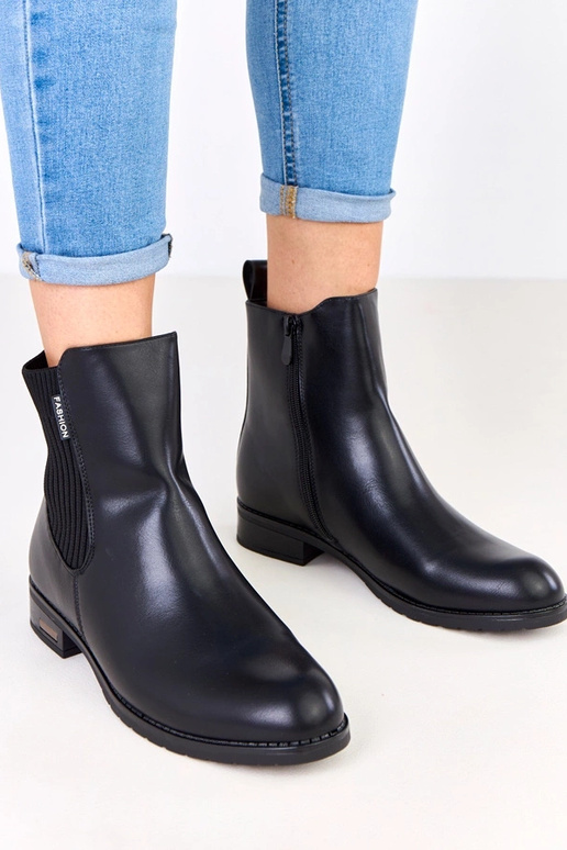 Čierne členkové topánky na plochom...