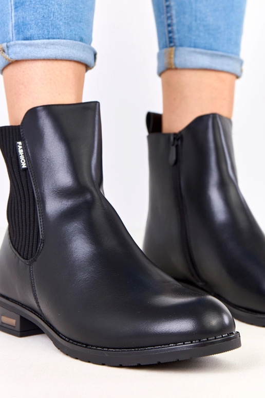 Čierne členkové topánky na plochom...