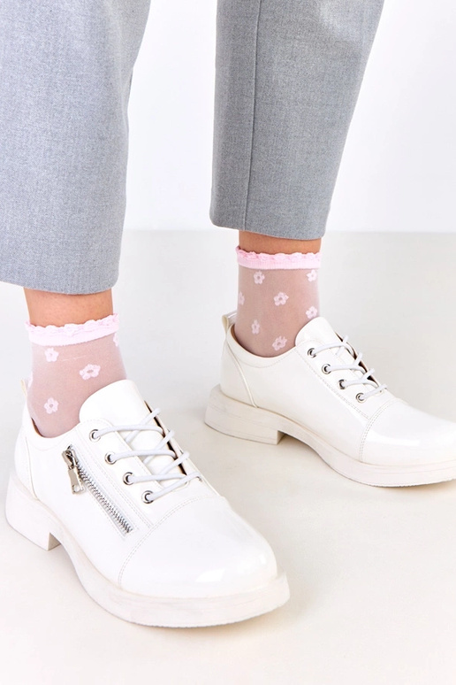 Biele lakované dámske poltopánky,...