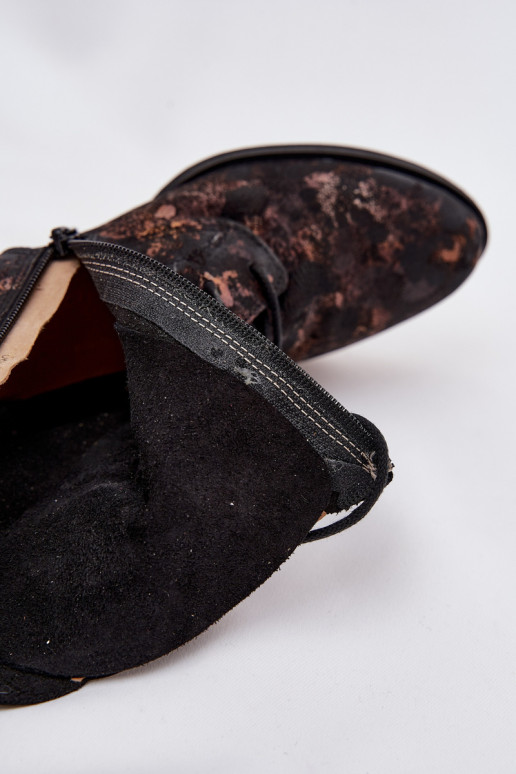 zo semišu Vzorované Čižmy so širokými podpätkami Máciejka 06391-02 Čierna a-zlatej farby