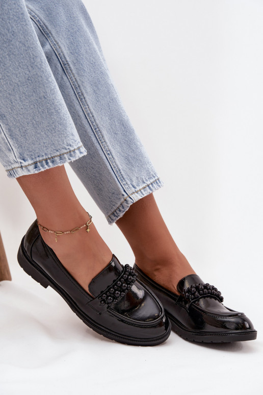 dámske mokasíny s lakovým efektom s korálkami S.Barski HY52-541 čierna