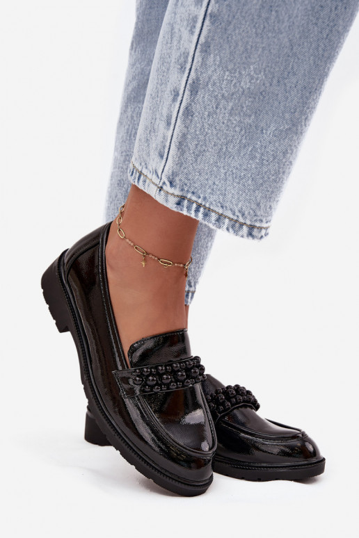 dámske mokasíny s lakovým efektom s korálkami S.Barski HY52-541 čierna