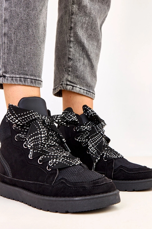 Čierne vysoké športové topánky s...