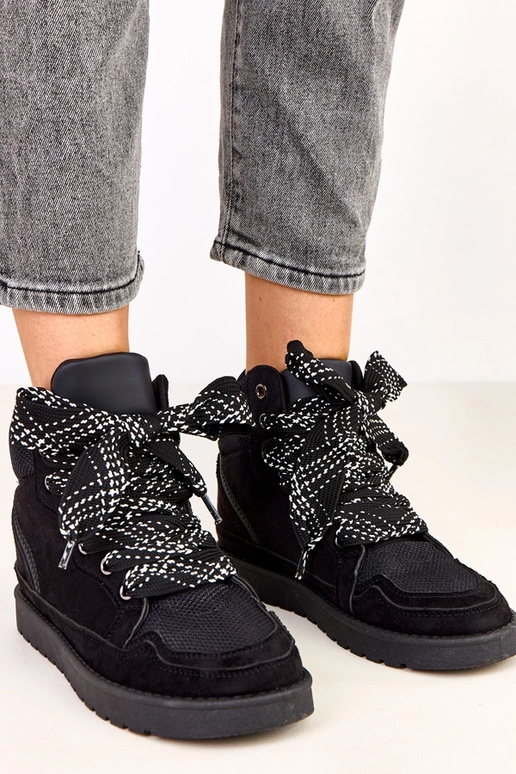 Čierne vysoké športové topánky s...