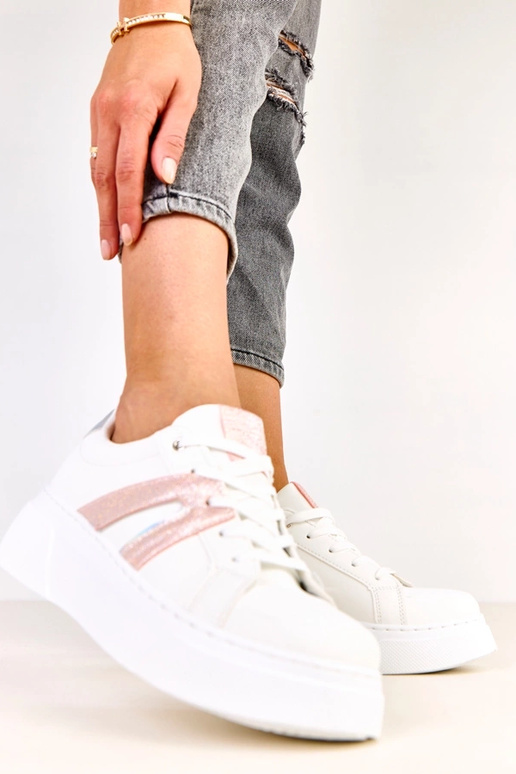 Biele športové topánky na platforme...