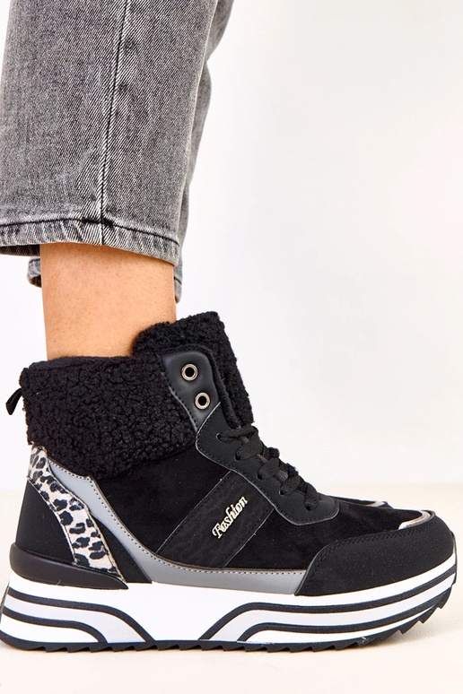 Čierne vysoké teplé športové topánky...