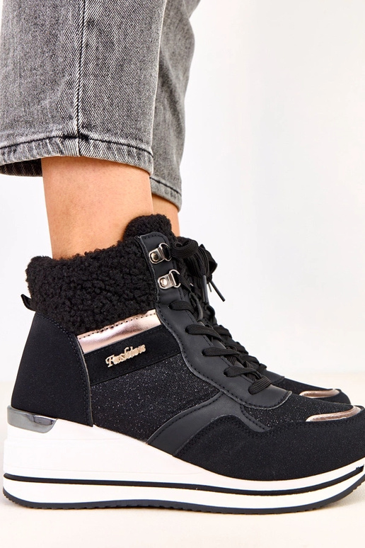 Čierne vysoké teplé športové topánky...