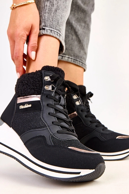 Čierne vysoké teplé športové topánky...