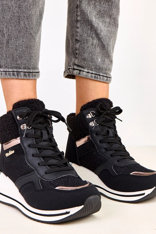 Čierne vysoké teplé športové topánky...