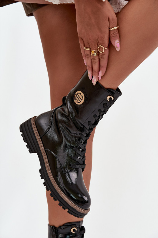 lakované pracovné dámske členkové topánky s detailmi zlaté farby zateplené čiernej farby Dorialine