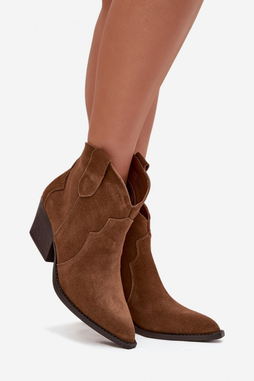 Trvalý model čižmy v kovbojskom štýle DámskeZapnutéturalnego zo semišuu Hnedá farba Beretta Trvalý model čižmy v kovbojskom štýle DámskeZapnutéturalnego zo semišuu Hnedá farba Beretta