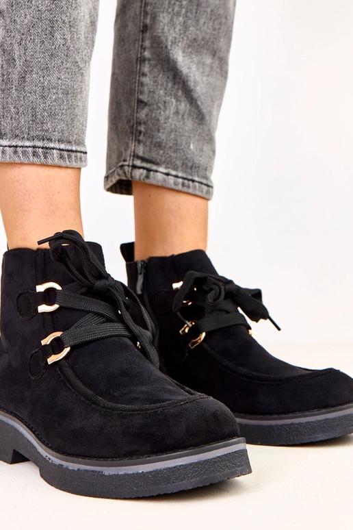 Čierne teplé topánky s dekoratívnymi...