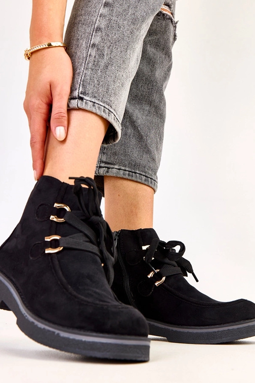 Čierne teplé topánky s dekoratívnymi...