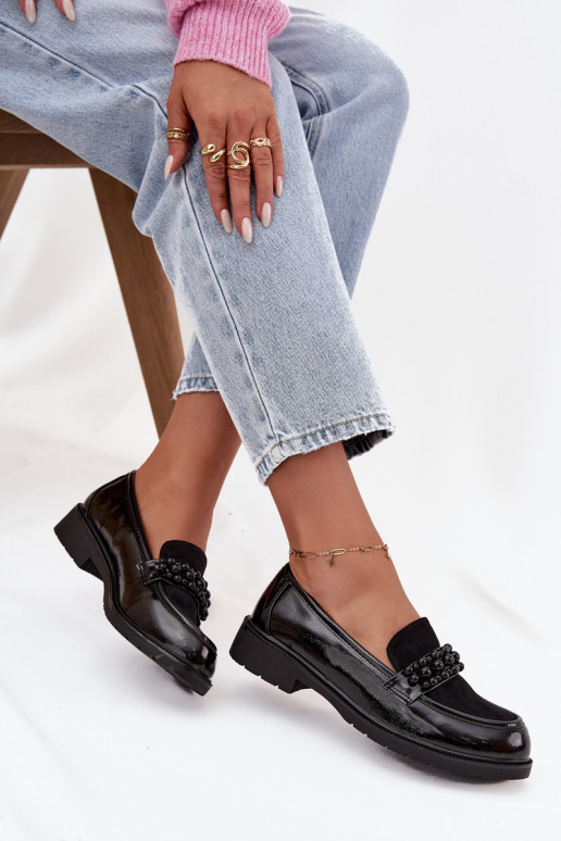dámske mokasíny s lakovým efektom s korálkami S.Barski HY52-541 čierna