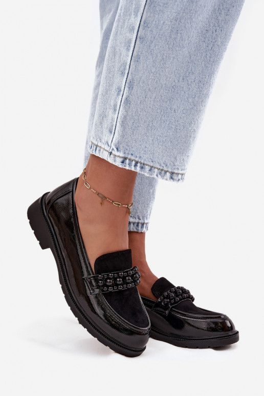 dámske mokasíny s lakovým efektom s korálkami S.Barski HY52-541 čierna