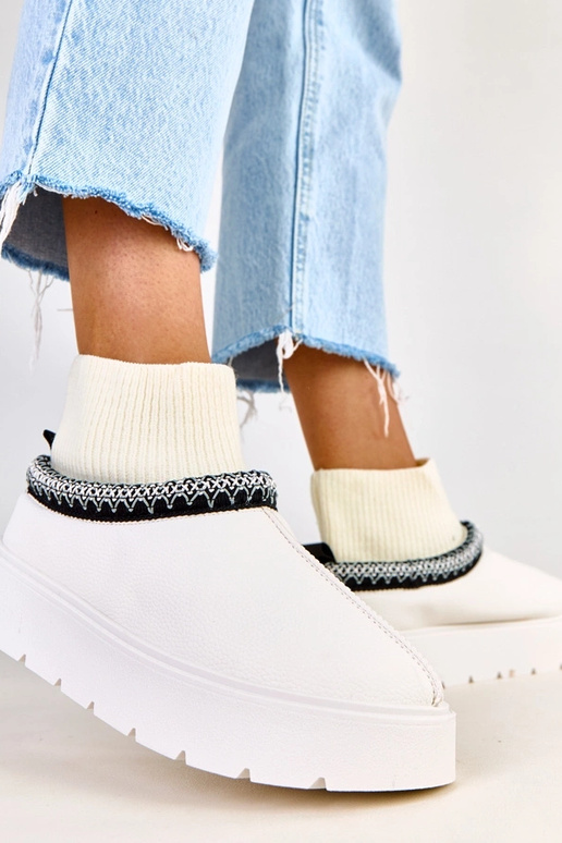 Biele snehové topánky s tvarovaným...