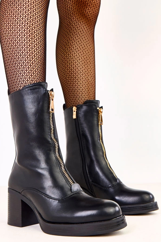 Čierne čižmy na podpätku s...