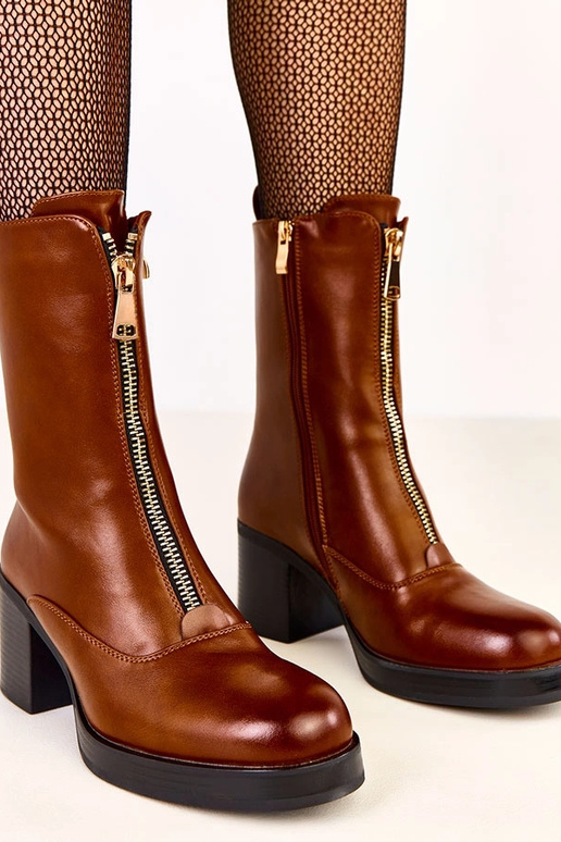 Hnedé čižmy na podpätku s...