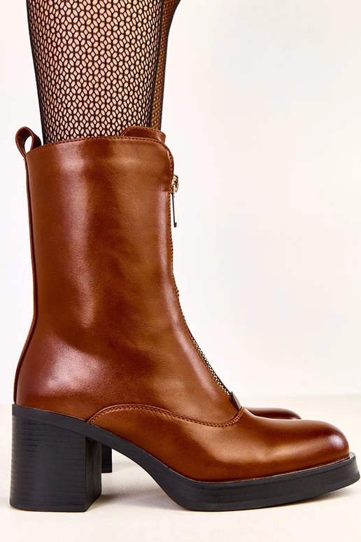 Hnedé čižmy na podpätku s...