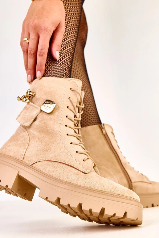 Pieskové vysoké čižmy zdobené...