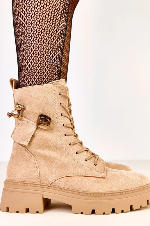 Pieskové vysoké čižmy zdobené...