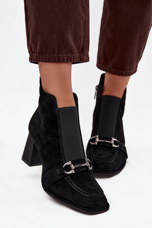 Dámske čižmyZapnutéturalnego zo semišuu s podpätkami Artiker 57C0124 čierna