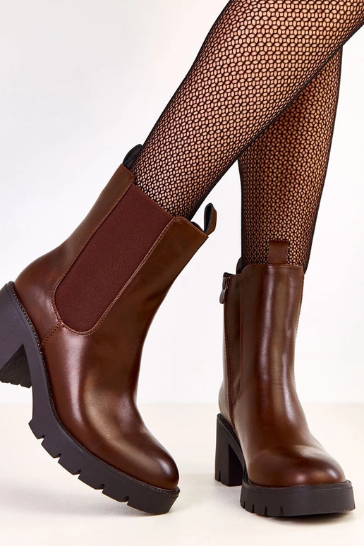 Hnedé čižmy na stĺpiku s elastickým...