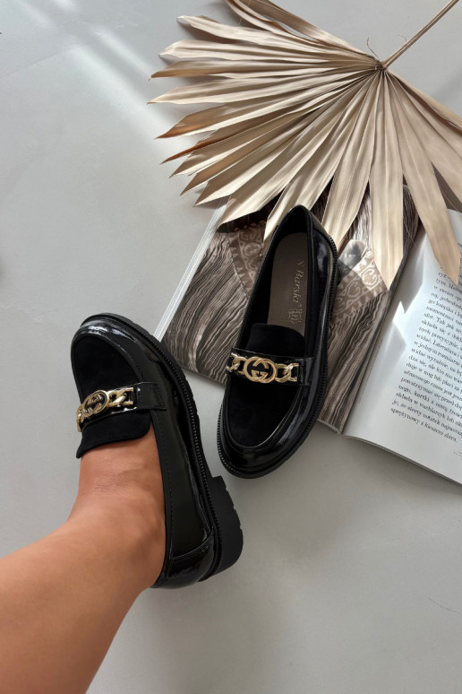 Lakované dámske mokasíny s detailmi v zlatej farbe S.Barski HY52-540 čierne