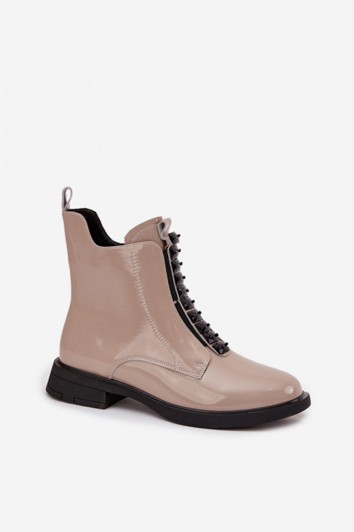 Dámske čižmičky z prírodnej kože s lakovým efektom D&A MR52-108 pieskovej farby