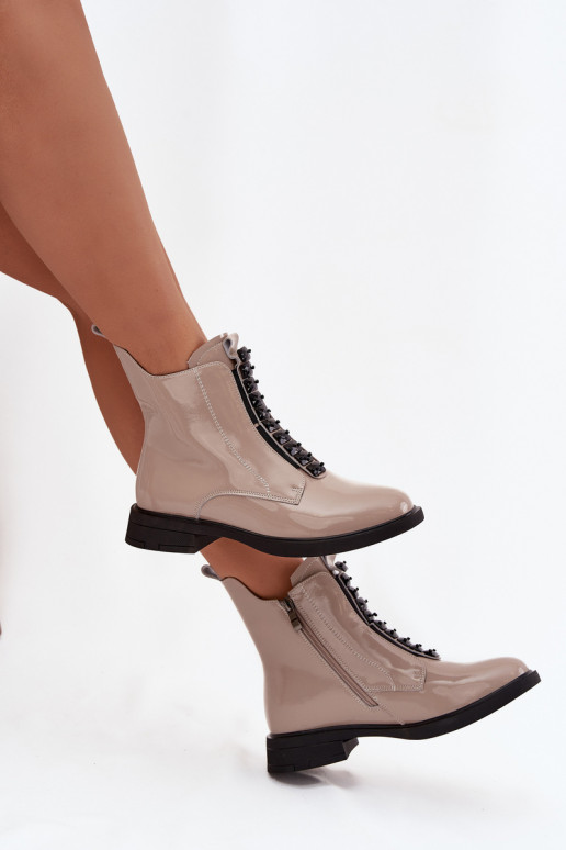 Dámske čižmičky z prírodnej kože s lakovým efektom D&A MR52-108 pieskovej farby