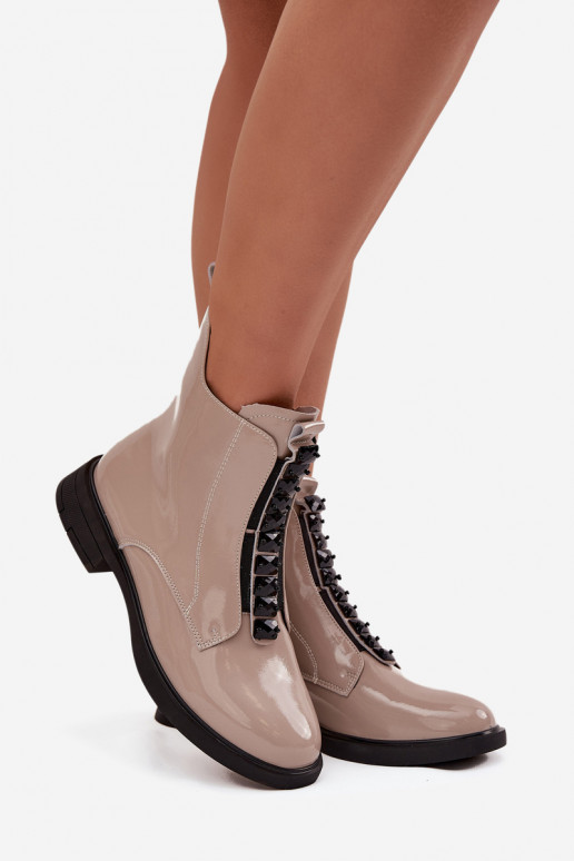 Dámske čižmičky z prírodnej kože s lakovým efektom D&A MR52-108 pieskovej farby