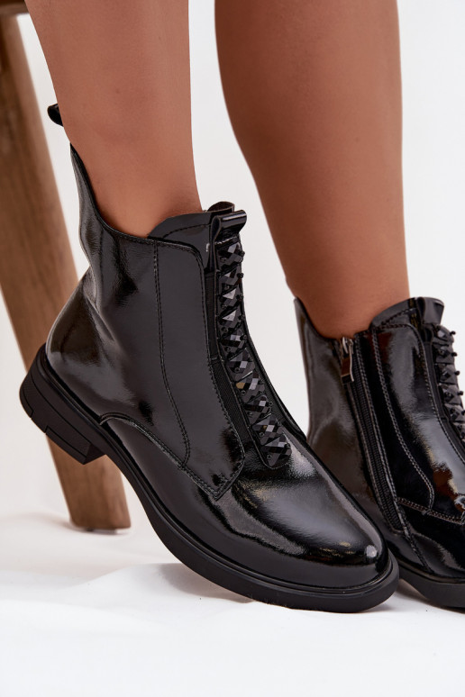 Dámske lakované čižmy z umelého kože D&A MR52-108 čiernej farby