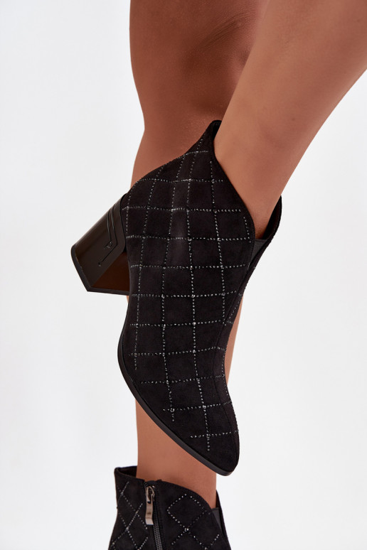 Dámske čižmičky s dekoráciou D&A MR52-133 čiernej farby