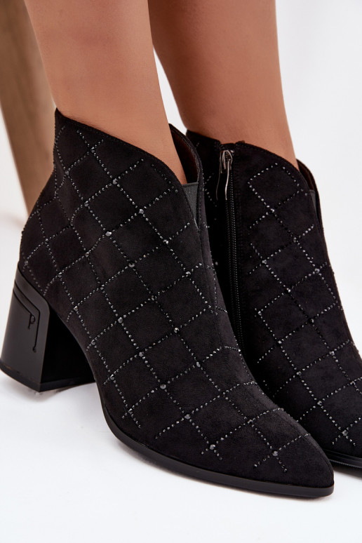 Dámske čižmičky s dekoráciou D&A MR52-133 čiernej farby