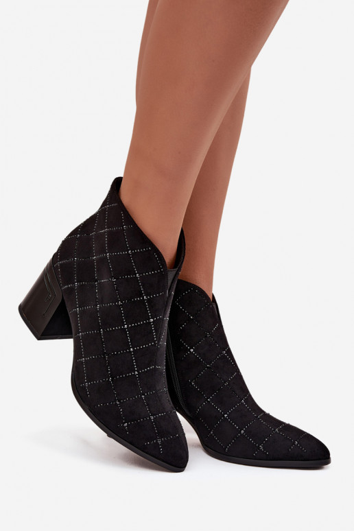 Dámske čižmičky s dekoráciou D&A MR52-133 čiernej farby