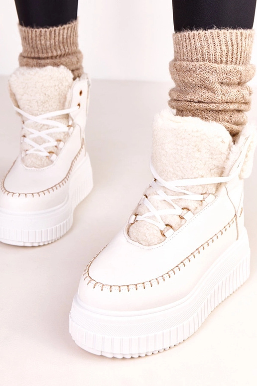 Biele teplé športové členkové topánky...