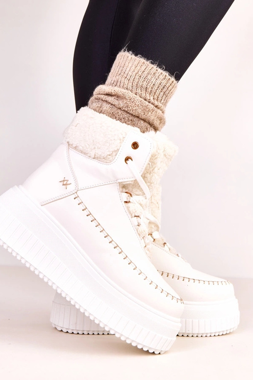 Biele teplé športové členkové topánky...