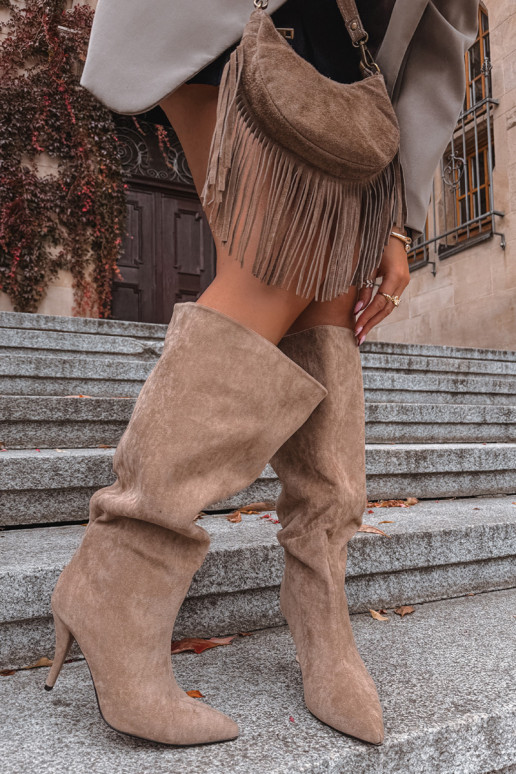 Trvalý model dámske čižmy s tenkými podpätkamiz eko semišuu béžová Noretta Trvalý model dámske čižmy s tenkými podpätkamiz eko semišuu béžová Noretta