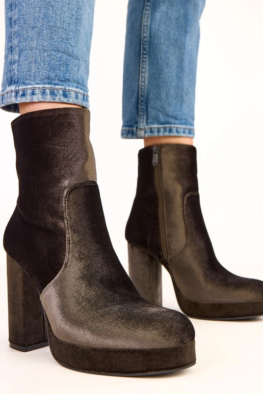 Zelené lesklé čižmy na podpätku Asanda Zelené lesklé čižmy na podpätku Asanda