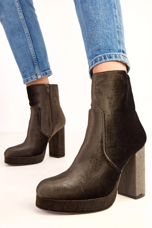 Zelené lesklé čižmy na podpätku Asanda Zelené lesklé čižmy na podpätku Asanda