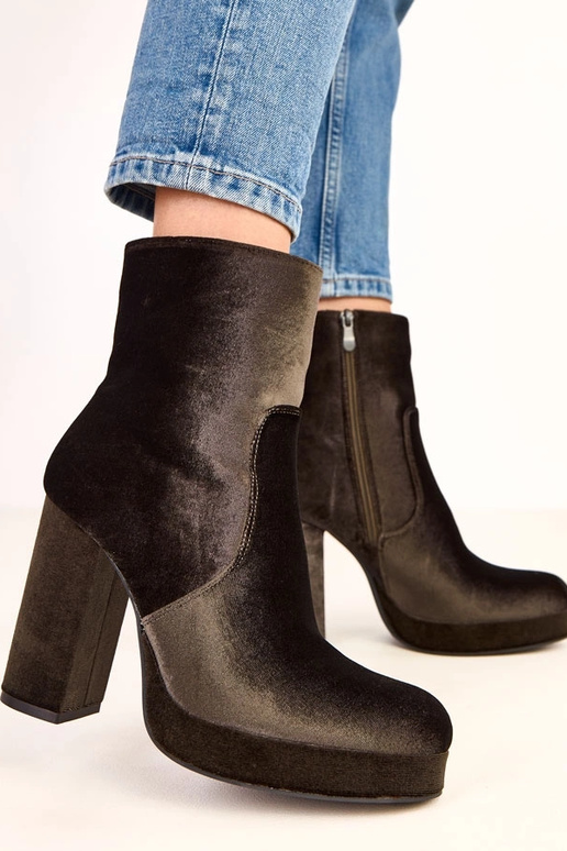 Zelené lesklé čižmy na podpätku Asanda Zelené lesklé čižmy na podpätku Asanda