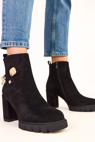 Čierne čižmy na podpätku s...