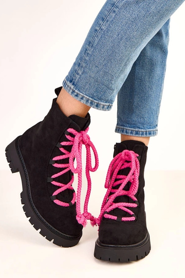 Čierne čižmy s dekoratívnou... 2